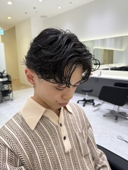 ウォーレン トリコミ ニューヨーク メン 大阪梅田店(WARREN TRICOMI NEW YORK MEN)の写真/ワックスをつけるだけでも決まる、雰囲気のある印象に仕上げます＊[梅田/ メンズ]