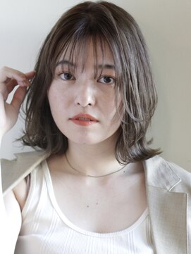 コム(com by neolive) 大人可愛い外はねミディーボブ　2