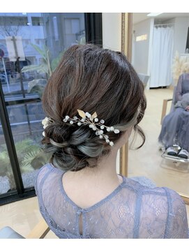 シャーマン(SHERMAN) お呼ばれシニオンアレンジ