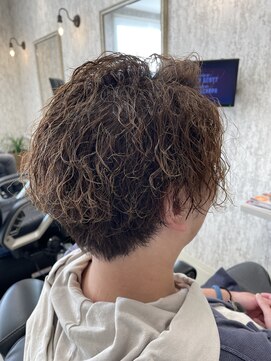 ジーク(SIEG) 前下がりボブ、ツイストスパイラルパーマ