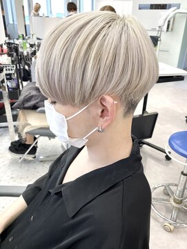 ユーフォリア 渋谷グランデ(Euphoria SHIBUYA GRANDE) ホワイトカラー　ラウンドマッシュ