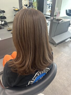 ガルボヘアー 桟橋店(garbo hair) アッシュグレージュ　明るめ　大人女子　ポイントブリーチ