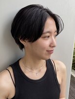 エアー 青山(AIR) 丸みショート前下がりセンターパートハンサムくびれショート