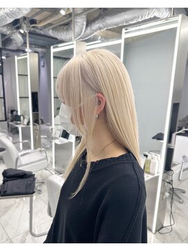 ヴァイス 新宿店(VAICE) white