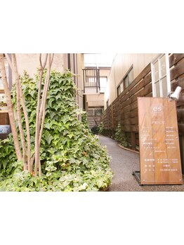 路地裏に佇む隠れ家サロン“es hair”髪もココロも癒される至福のひと時☆キレイな髪を楽しむならココ♪