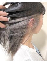 ヴィダ クリエイティブ ヘアーサロン(Vida creative hair salon) ダークグレー×ホワイトインナーカラー