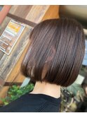 くすみカラーがかわいい 切りっぱなしボブ