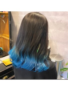 キャラ シャローネ 池袋(Chara Chalone) カラーミューズのグラデーションブルー