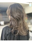 【なつみ】レイヤースタイルハイライトで動き抜群グレージュヘア