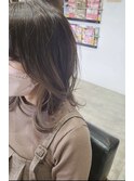 ベージュイヤリングカラー