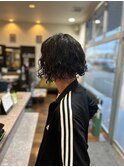 メンズ 強めのスパイラルパーマ 黒髪ショート ツーブロック