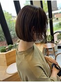 首が長く見えるコンパクトボブ