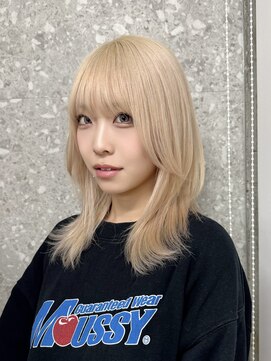 サンク 原宿 表参道(cinq) ミディアムレイヤーくびれミルクティーベージュハイトーンカラー