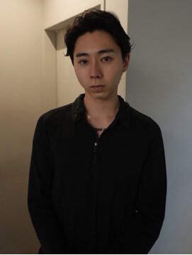 ケイトミラー(KATE Mirror) センターパート　ニュアンスパーマ