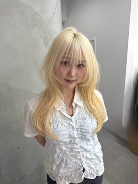 リエンスクレア(RIENS xrea) 【RIENS xrea】段で弾むブロンドロング