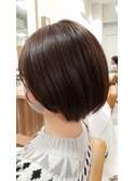 可愛さ引き出す 前上がりのショートボブ