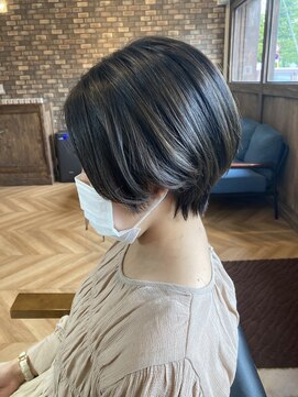 フラクト(FLact) ハンサムショート_センターパート_アッシュベージュ