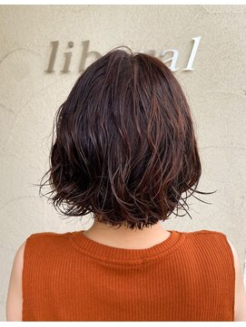 リベラル(liberal) 諏訪葵 フレンチガーリー 大人ボブパーマ ピンクアッシュ 40代