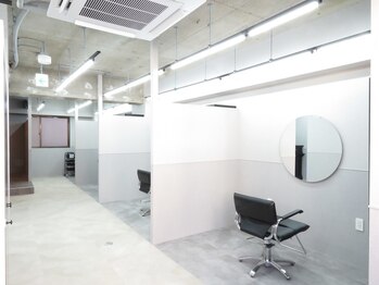 アロア 府中店(Aloa)の写真/【半個室】のオシャレ空間を独り占め*各個室にロッカーも完備◎髪質改善メニューをお手頃価格で♪