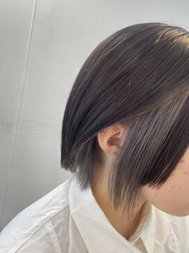 切りっぱなしボブ×インナーカラー