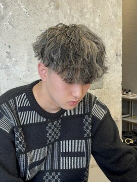 ミオ ベガ(Mio'' VEGA) 波巻きパーマ×ホワイトメッシュ