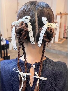 スリー(three)の写真/【女性スタイリストが担当】結婚式・二次会・イベントなど特別な日に◎どんなアレンジもお任せください♪