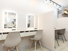 ヘアカラー専門店fufu ファボーレ富山店【9月24日NEWOPEN(予定)】の雰囲気(スタイリング剤を豊富にご用意。セルフブローも楽しめる♪)
