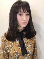 パーソナルカラー暗髪でも軽やかな小顔ミディアム