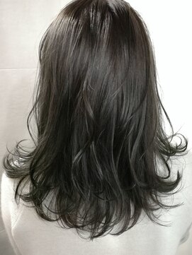 リリス(l'iris) 【l’iris】モノクロームグレージュ×アプリエカラーくびれ巻き