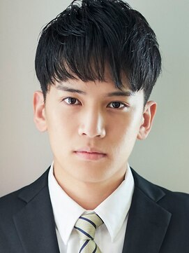 アークスヘアー 大人かっこいいナチュラルマッシュ刈り上げツーブロック黒髪