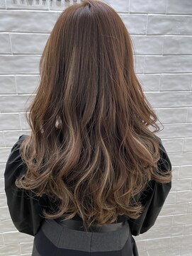 ステア ケース(stair case) 【大人かわいい ツヤ髪】ロングウェーブ　ハイライトカラー