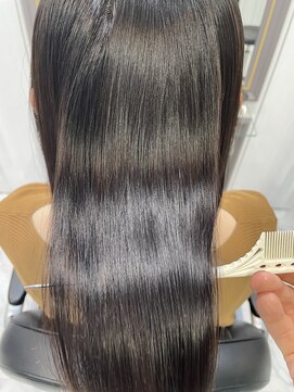 エスカーラ 表参道(THE ESCALA) @aidaman321/ゆるふわロング/センターパート/スイートAライン