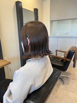 ジーニー(GeeNY) 切りっぱなし外ハネボブ