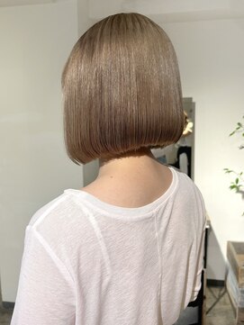 ニュート(Neut ) ベージュ/シルキーベージュ/ボブ/ハイトーン/ケアブリーチ