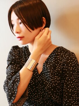ドロップ(drop) 前髪長めのジェンダーレスショートヘア９０ｓ(表参道