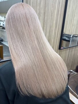 イリ 心斎橋(ili) ハイライトカラー/ミルクティーベージュ/レイヤーカット