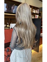《ダメージレスで光にとけこむような透明感カラー》柔らかさのあるヘアカラーをご提案します。