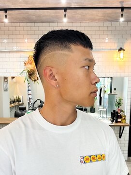 ミスターマウントロックバーバーショップ(MR.MT.ROCK BARBER SHOP) クロップスキンフェード