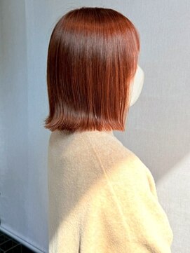 ノッポサン(Noppo3) オレンジベージュ 外ハネミディアム 髪質改善 艶髪カラー