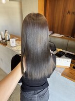 アンボス(Ambos)&nbsp;透明感あるオリーブグレージュ！