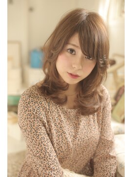 クラン(clan) 外国人風ハイトーン大人可愛いミディ