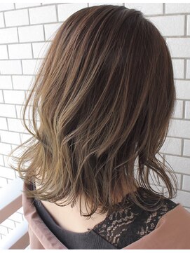 ルナアトリエ(runa atelier) ハイライトグラデーション × オリーブグレージュ