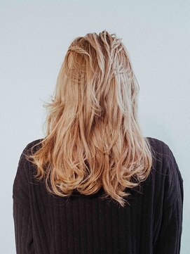 カラーサロンビスカリア 相模原エリア 淵野辺駅店(Color salon Biscaria) 前髪無しアンニュイロング