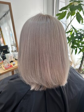 プシュケ(PSYCHE) ラベンダーピンクホワイト系ワンカラー×ストレートヘイリーボブ