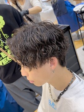 オーバルバイアピッシュ(OVARL by apish) 縦落ちセンターパートスパイラルパーマツイスパフェード波巻き