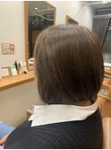 前下がりボブ×40代柔らかオリーブブラウン