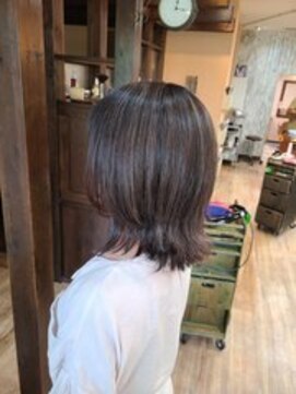 モアムー(Moremuu) レディース　外国人風カラー