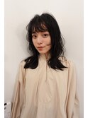 黒髪ゆるふわニュアンスカーリーセミロングレイヤーカット