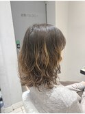 ラフな質感のミディアムレイヤーパーマ　(銀座)