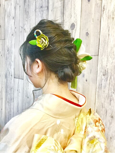 成人式前撮り後撮り、結婚式お祝い事など振袖の着付けヘアセット